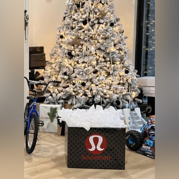 🎁🎁HOLIDAY GIFT WRAPPING & DIRECT GIFT SHIPPING🎄✈️ADD EXTRAS, HANDWRITTEN NOTES🎄💃 - Picture 2 of 4